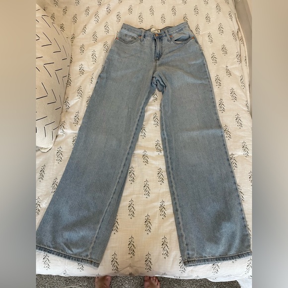 Universal Thread Womens High Rise Flare Jeans. Size 2/26R. - Picture 2 of 8